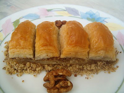 online pastane Essiz lezzette 1 kilo cevizli baklava  Antalya cicek , cicekci 
